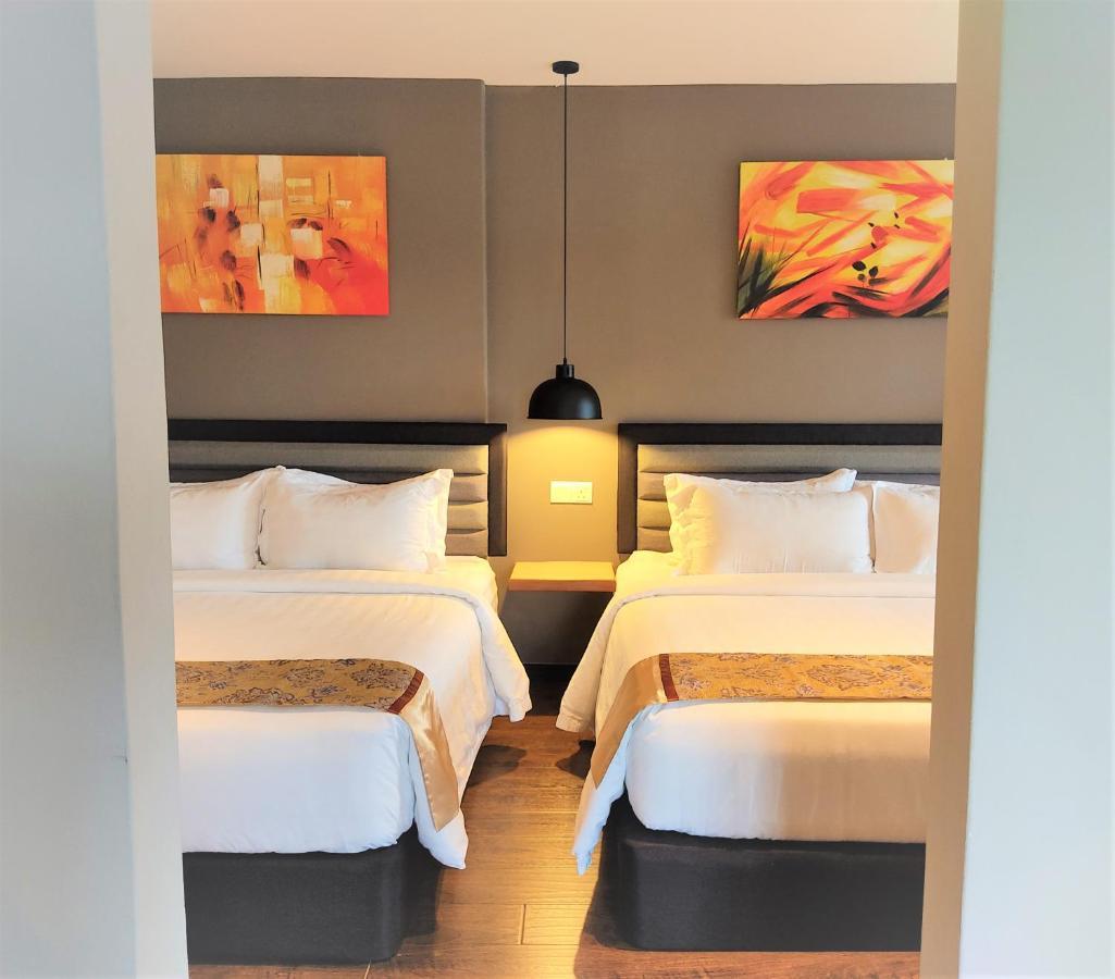 Apple Suites Hotel Sitiawan Exteriör bild
