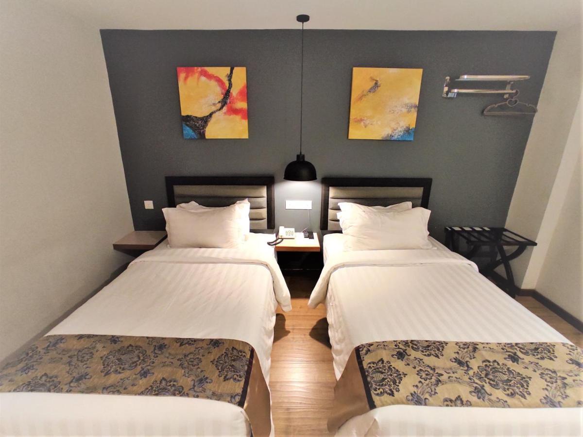 Apple Suites Hotel Sitiawan Exteriör bild