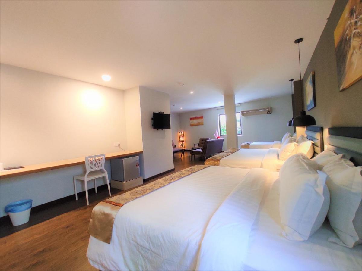 Apple Suites Hotel Sitiawan Exteriör bild