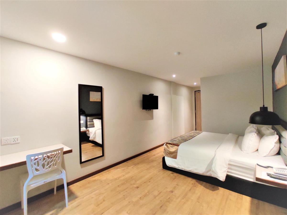 Apple Suites Hotel Sitiawan Exteriör bild