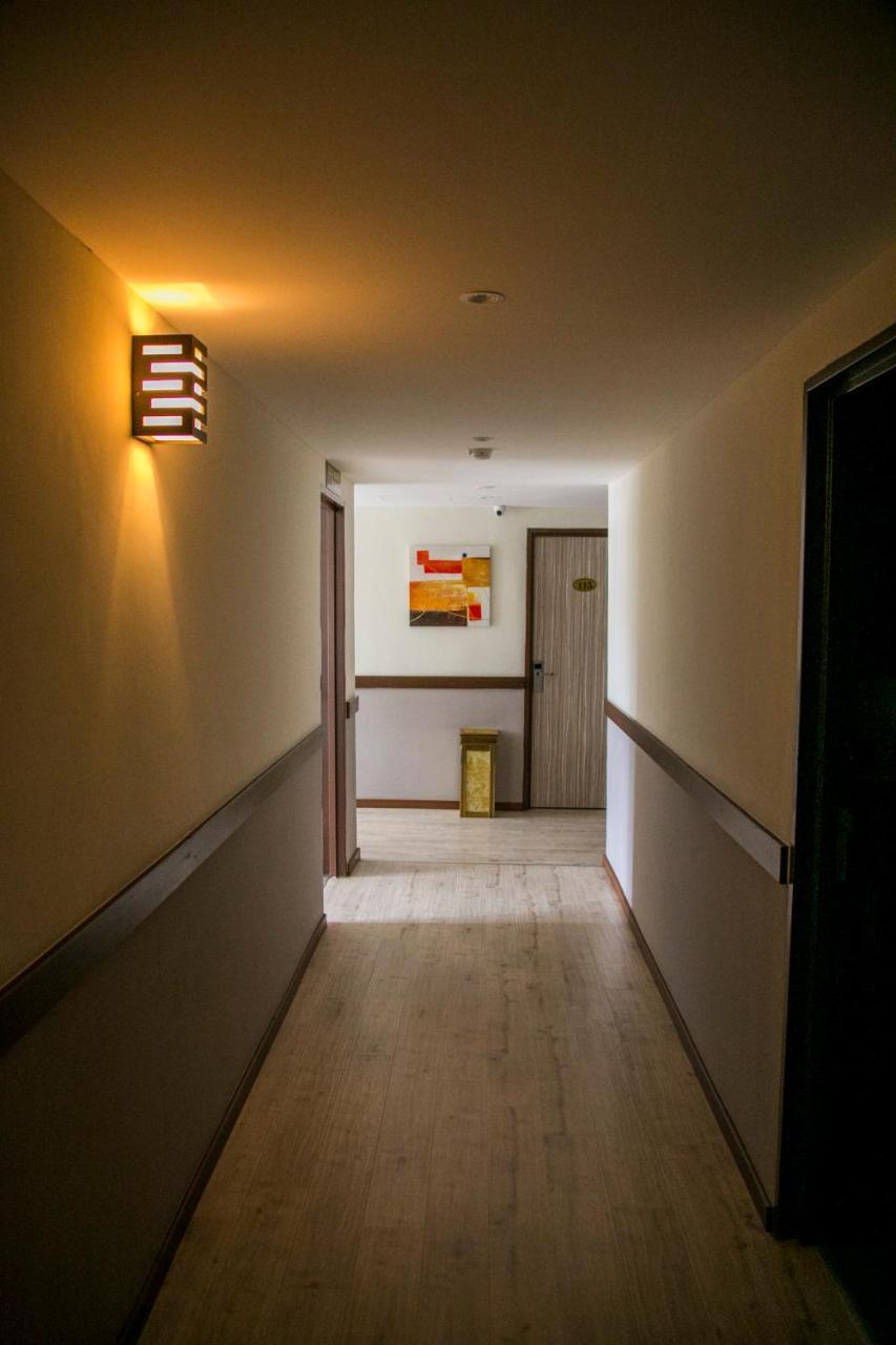Apple Suites Hotel Sitiawan Exteriör bild